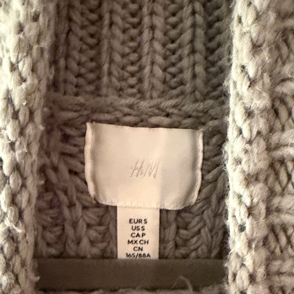 H&M Ribbed Gray Turtleneck Sweater - Picture 3 of 3